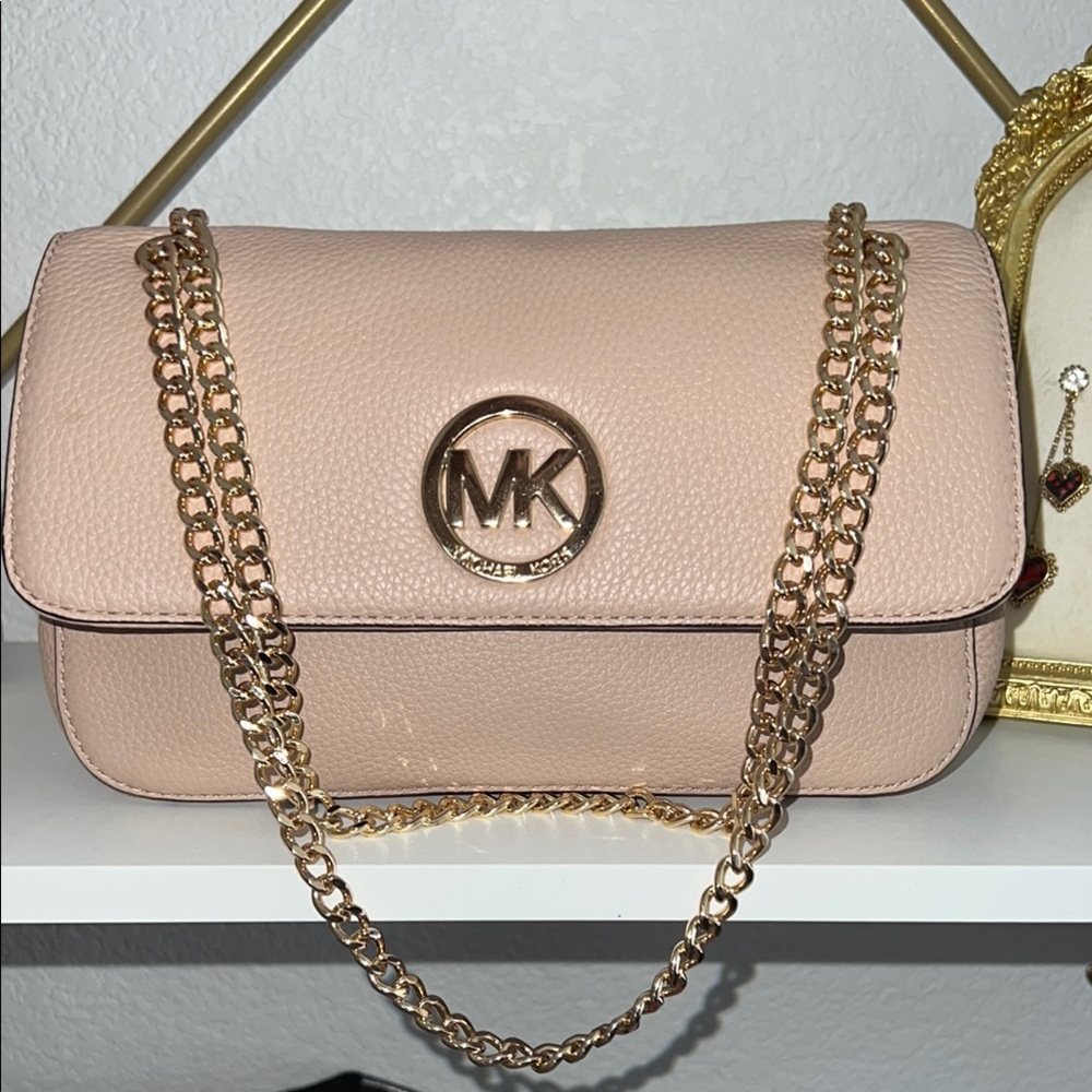 MICHEAL KORS Handbag Gold Chain Strap🎀🤍 DUST BAG INCLUDED